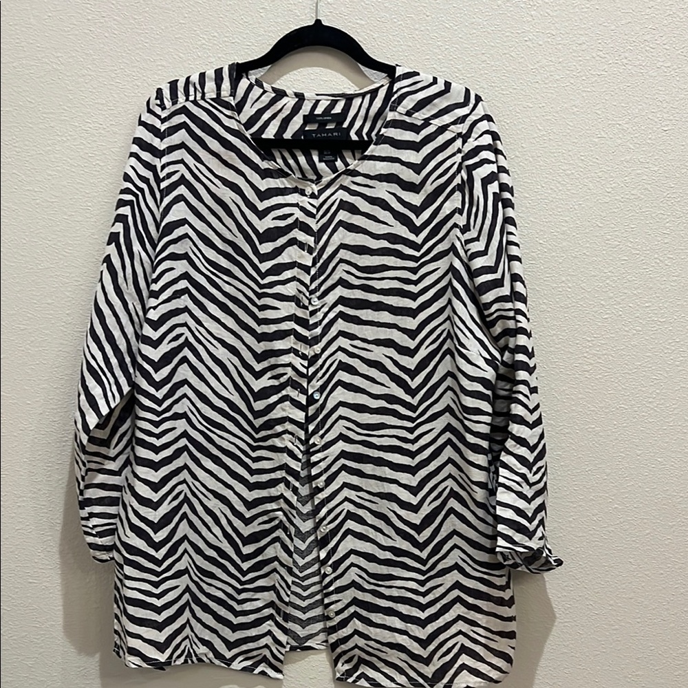 Tahari cream/black zebra striped top, button down, linen. Size 1X